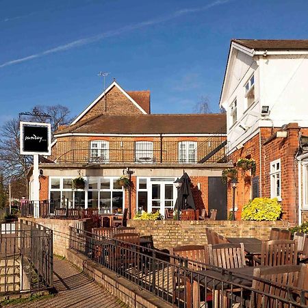 Hotel Sunday London Staines-Upon-Thames Heathrow T5 Exterior foto