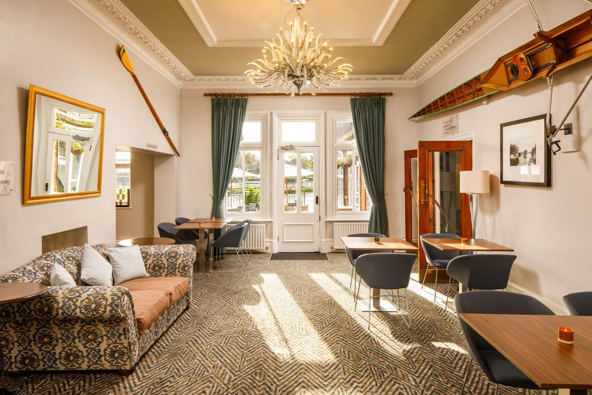 Hotel Sunday London Staines-Upon-Thames Heathrow T5 Exterior foto