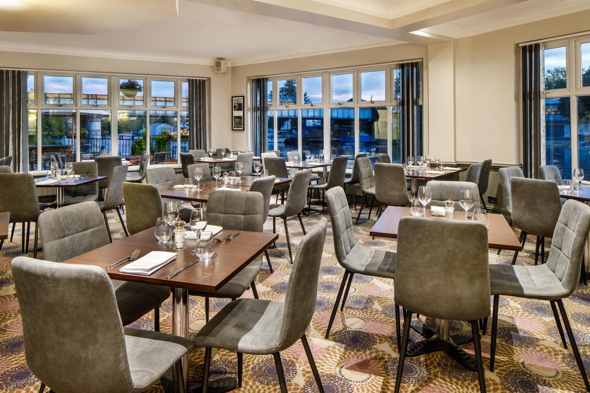 Hotel Sunday London Staines-Upon-Thames Heathrow T5 Exterior foto