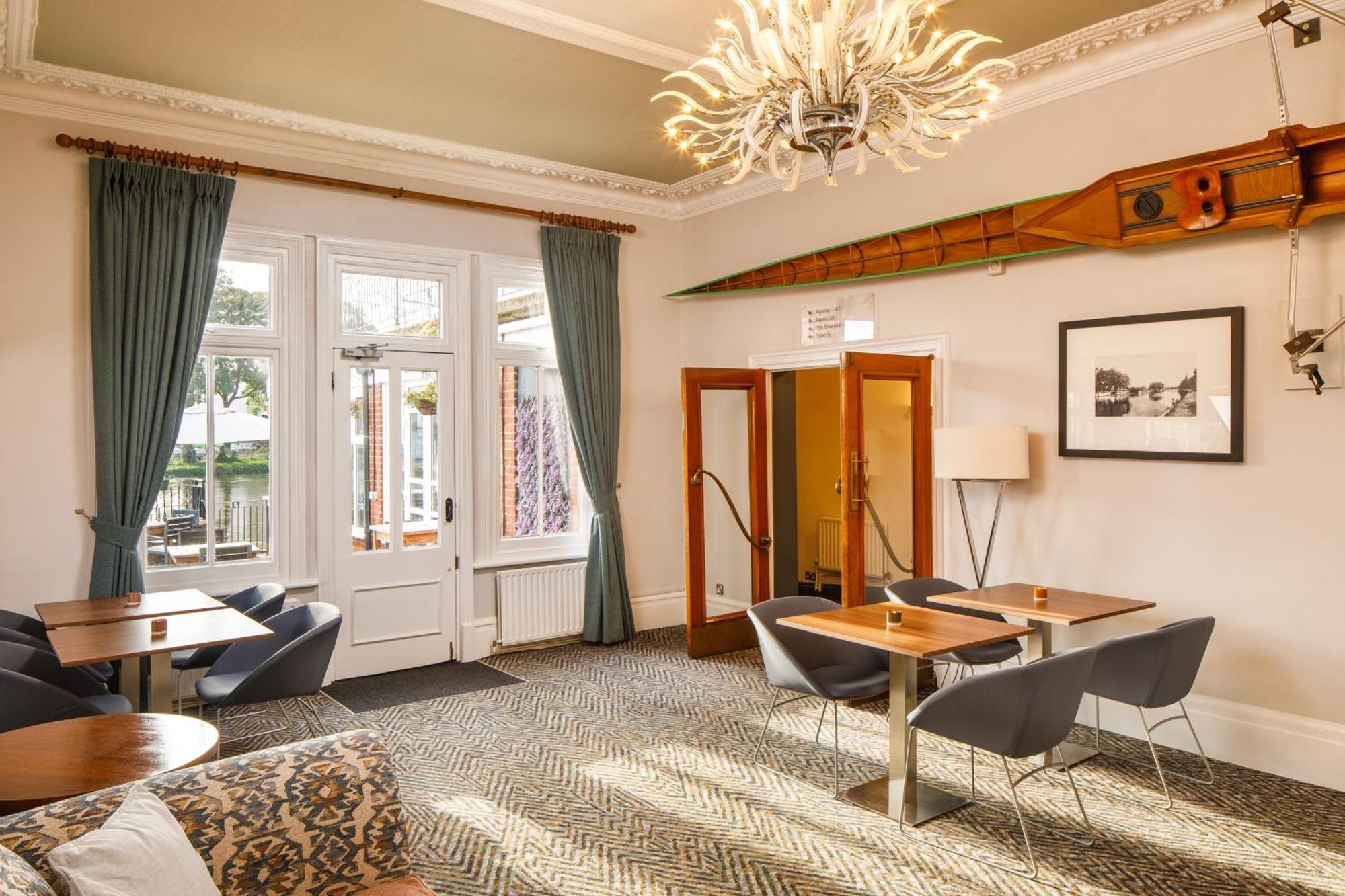 Hotel Sunday London Staines-Upon-Thames Heathrow T5 Exterior foto