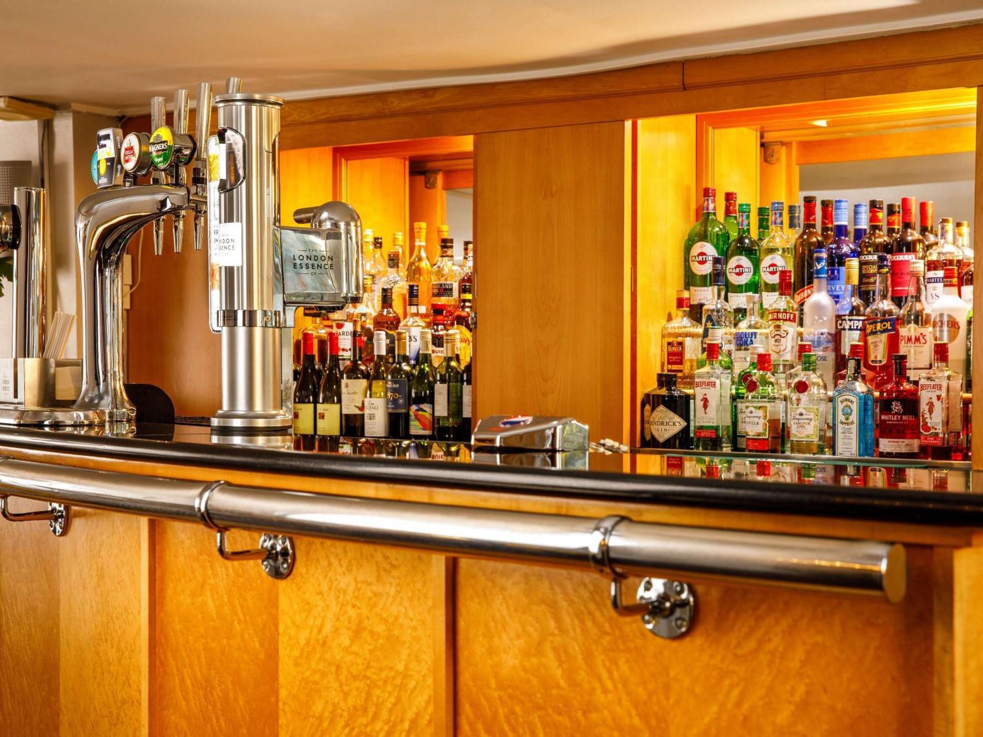 Hotel Sunday London Staines-Upon-Thames Heathrow T5 Exterior foto