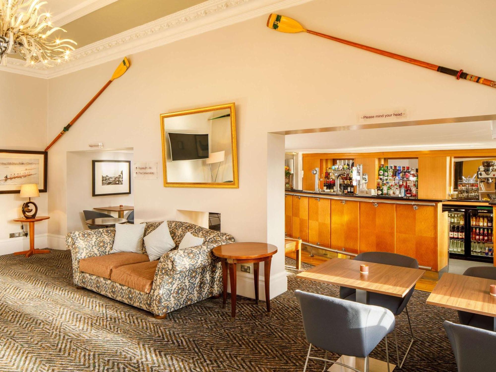 Hotel Sunday London Staines-Upon-Thames Heathrow T5 Exterior foto