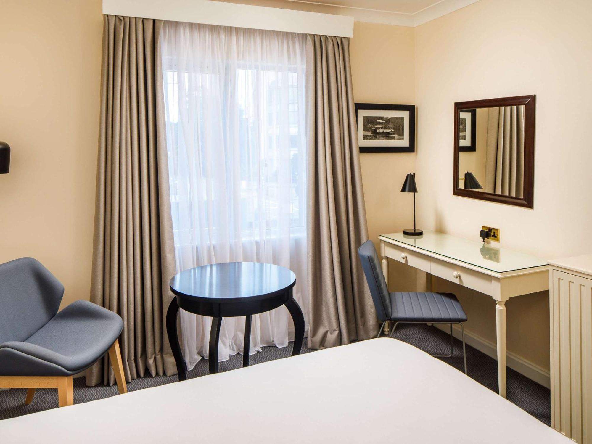 Hotel Sunday London Staines-Upon-Thames Heathrow T5 Exterior foto