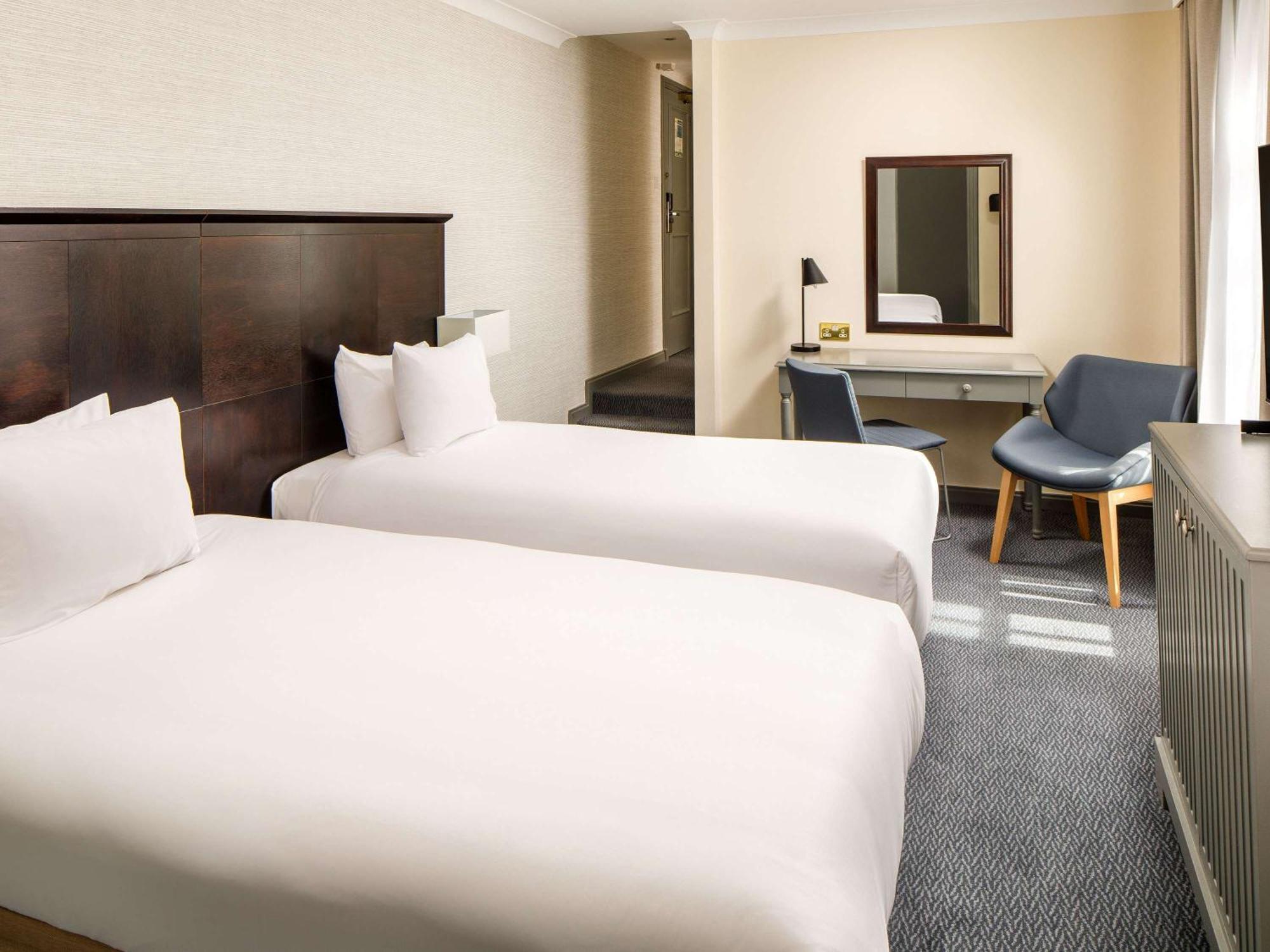 Hotel Sunday London Staines-Upon-Thames Heathrow T5 Exterior foto