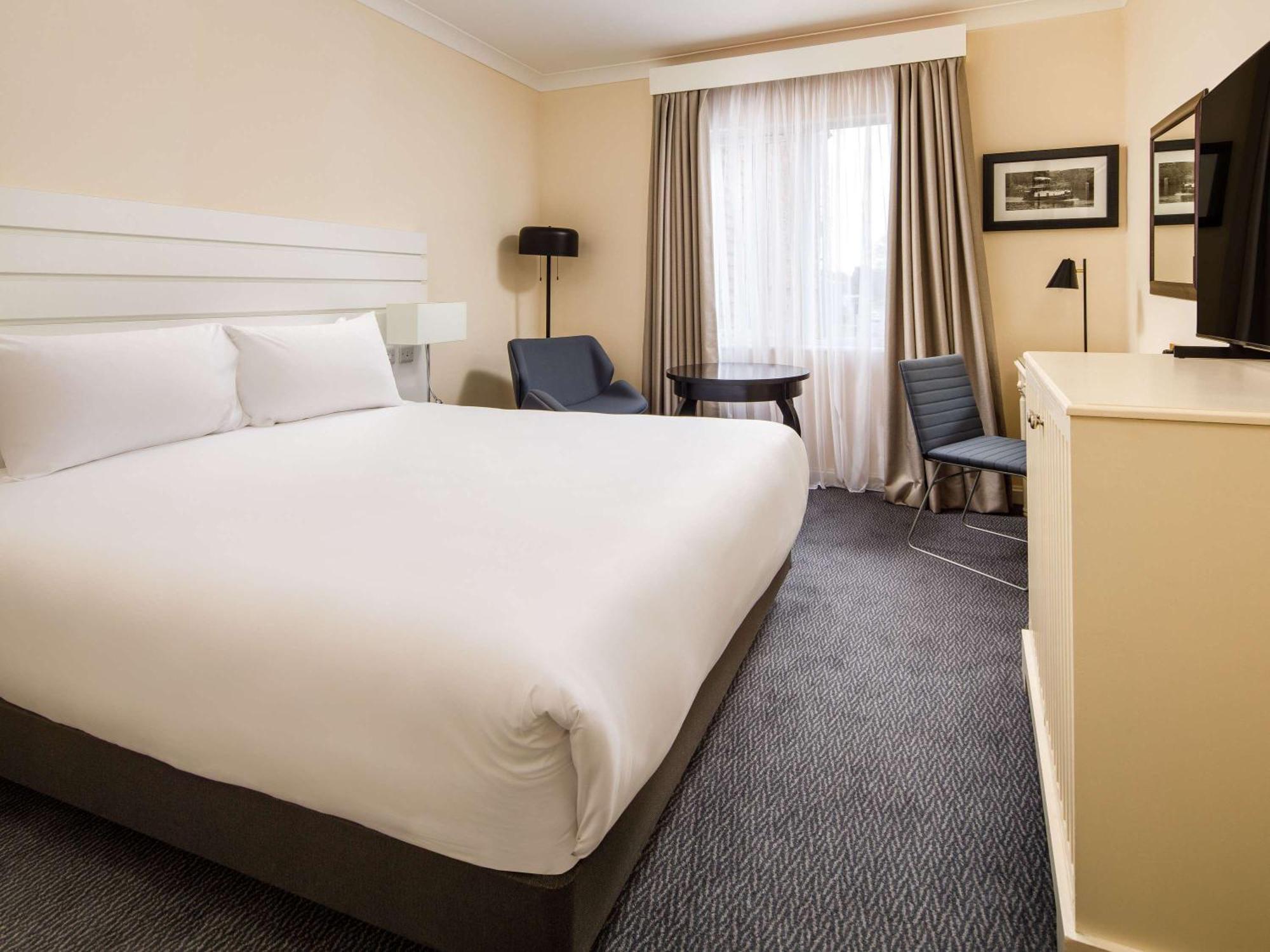 Hotel Sunday London Staines-Upon-Thames Heathrow T5 Exterior foto