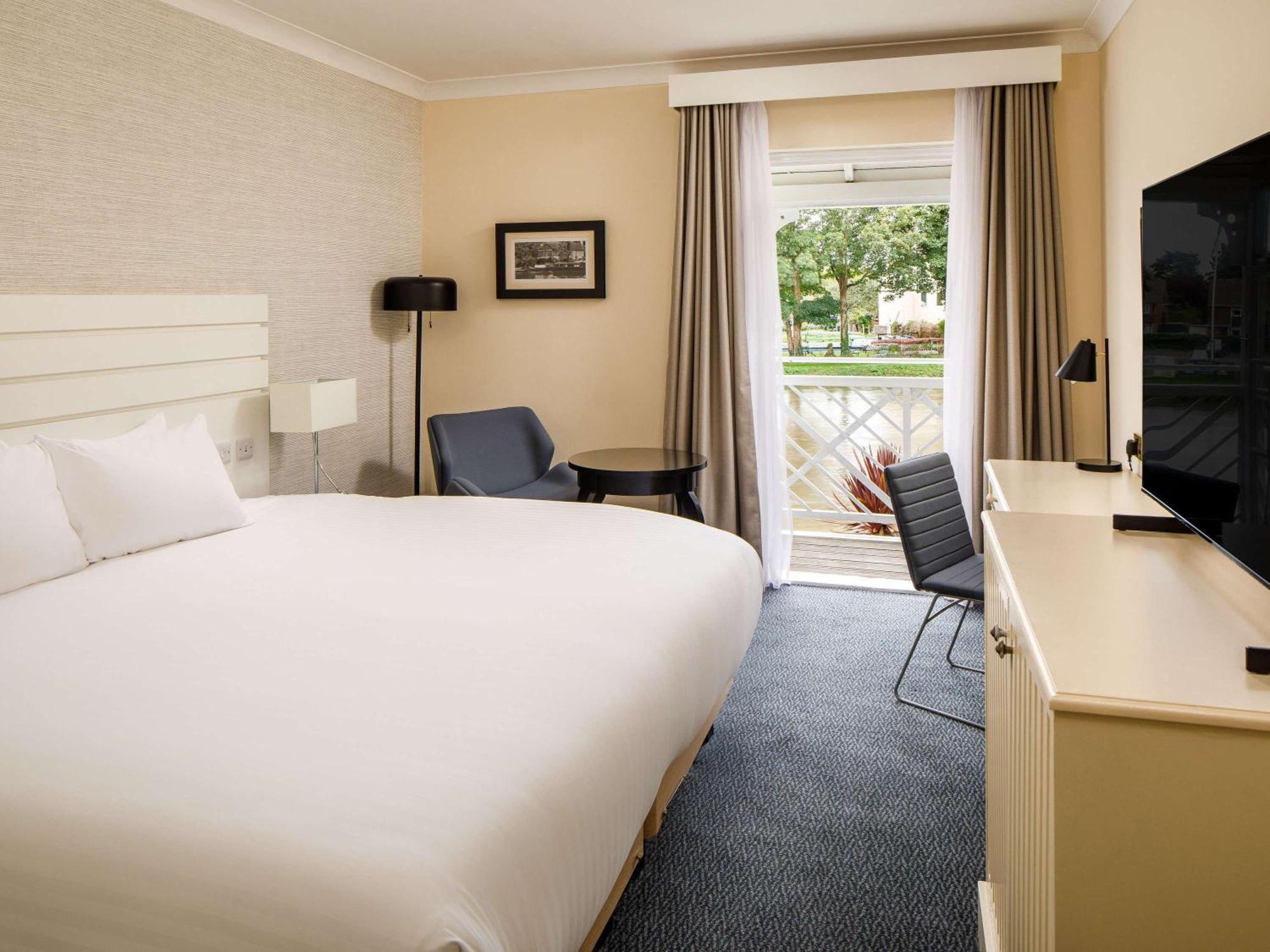 Hotel Sunday London Staines-Upon-Thames Heathrow T5 Exterior foto