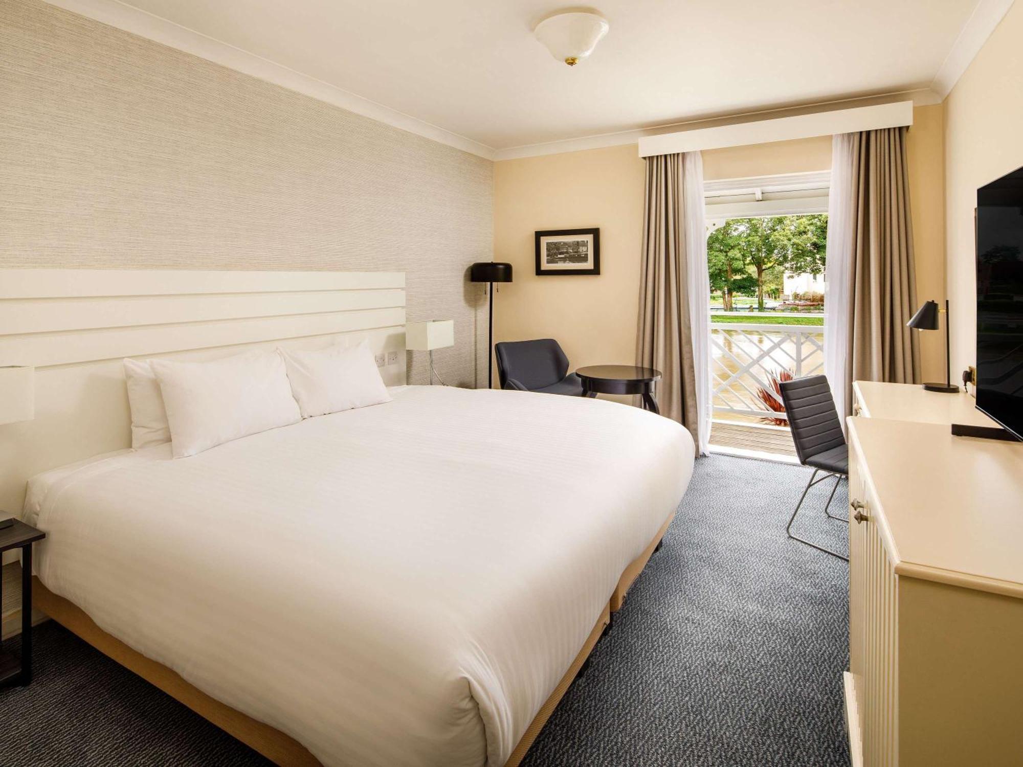 Hotel Sunday London Staines-Upon-Thames Heathrow T5 Exterior foto