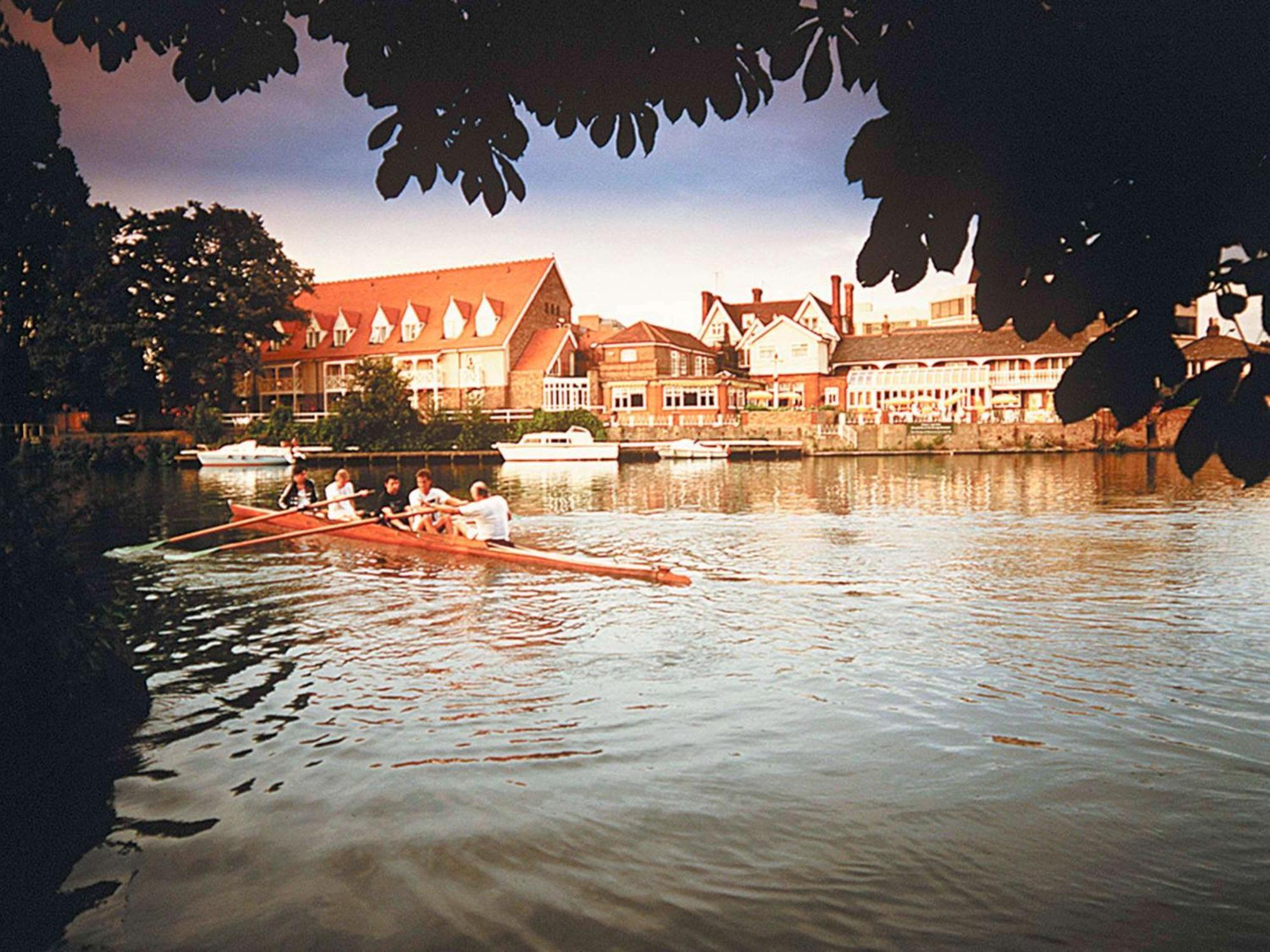 Hotel Sunday London Staines-Upon-Thames Heathrow T5 Exterior foto