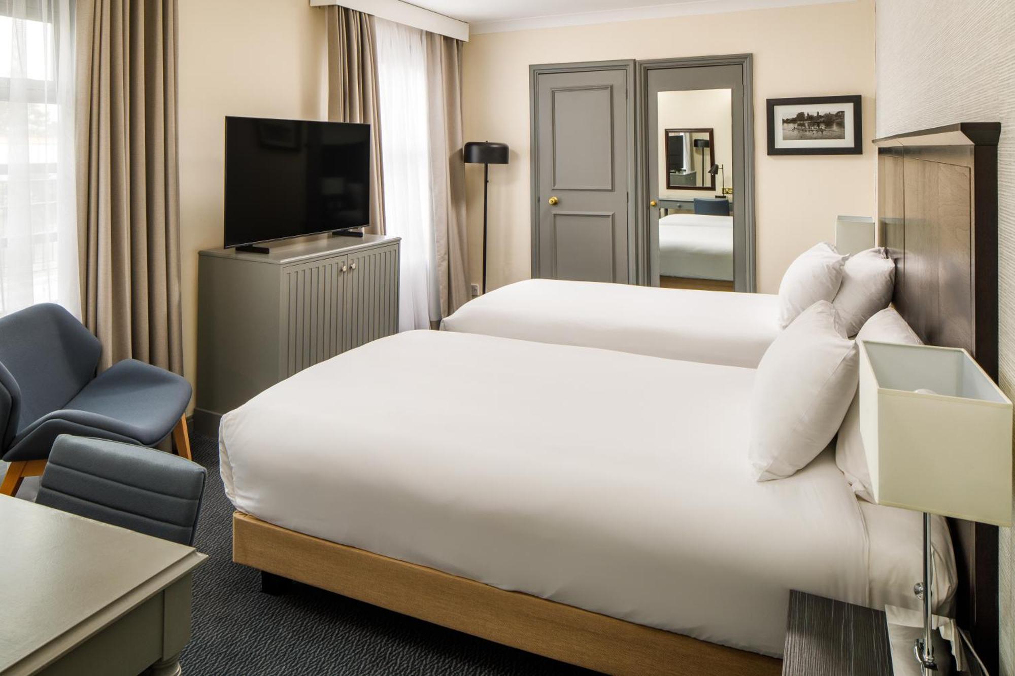Hotel Sunday London Staines-Upon-Thames Heathrow T5 Exterior foto